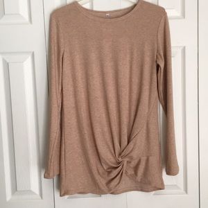 Comfortable long-sleeve ladiesT with knotted front